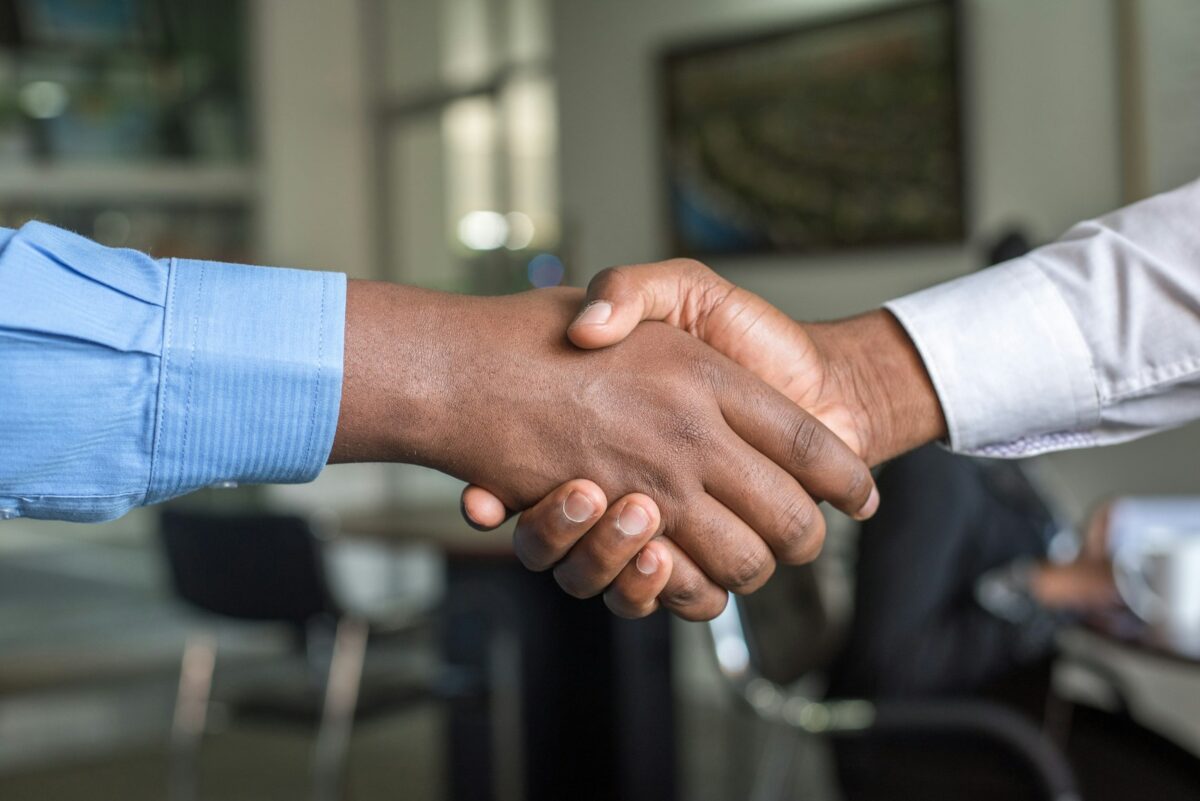 Two people shaking hands after agreeing on a project